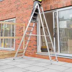 Youngman Industrial Builders Step Ladder