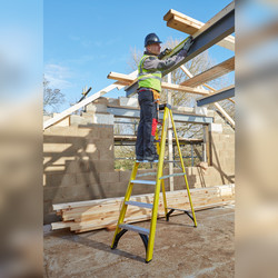 Youngman Fibreglass Swingback Step Ladder