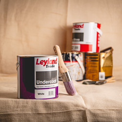 Leyland Trade Undercoat Paint