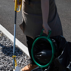 Litter Picker With Trigger Guard