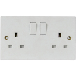 Made4Trade / Made4Trade 13A Switched Socket SP 2-Gang