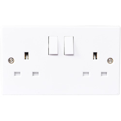 Made4Trade / Made4Trade Socket Converter 1 Gang - 2 Gang