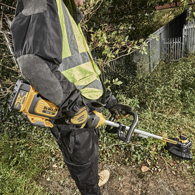 Toolstation dewalt hedge trimmer sale