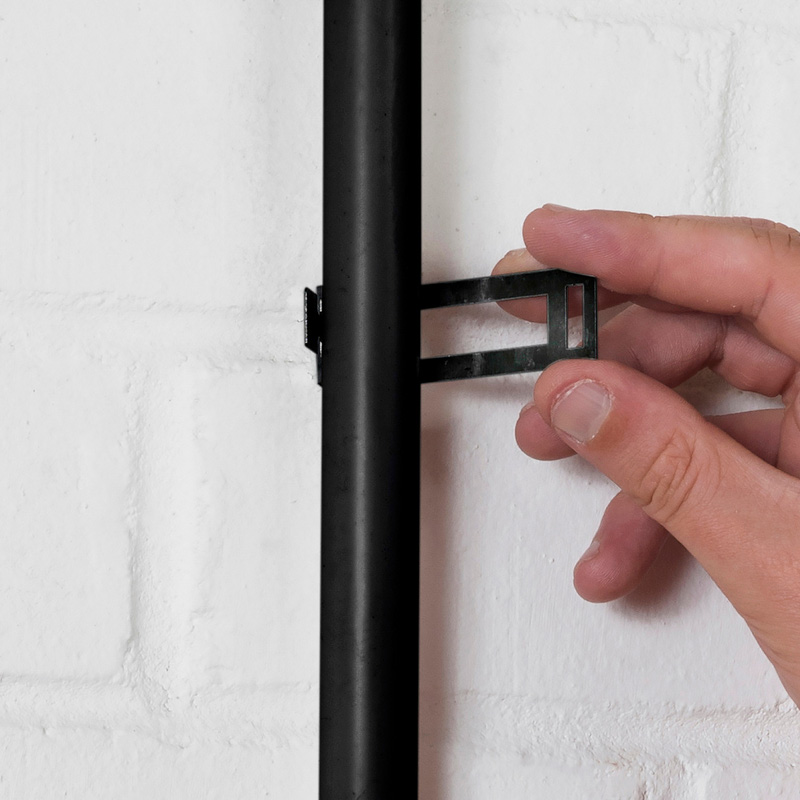 Dline SafeD Conduit Clips 20mm Black Toolstation