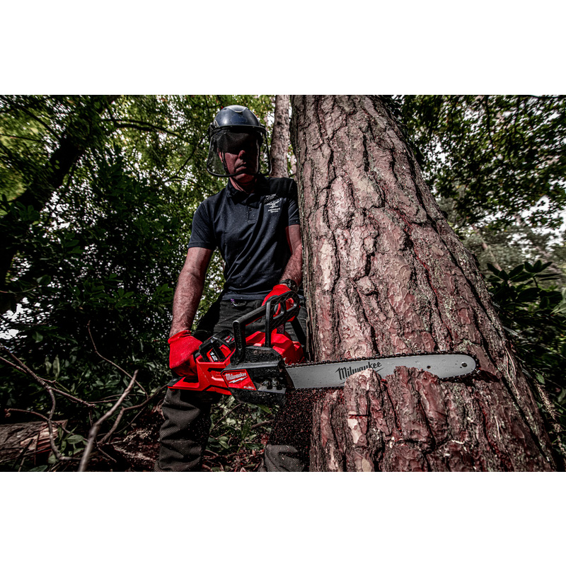Milwaukee M18 FUEL Chainsaw 1 x 12.0Ah Toolstation