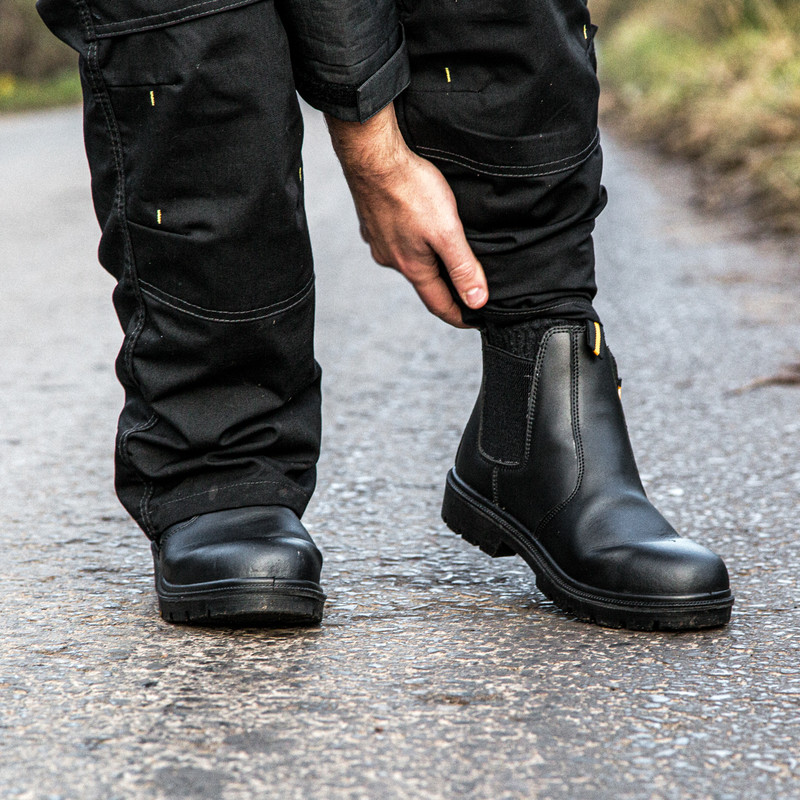 Dealer shop boots black