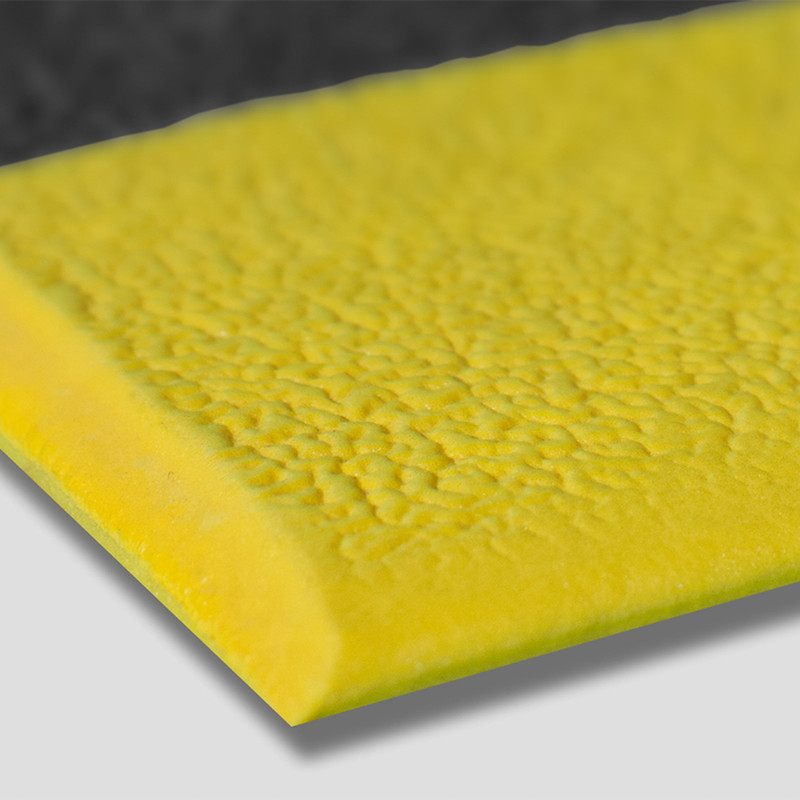 Kumfi Pebble Foam AntiFatigue Mat 1.5m x 0.9m Black/Yellow Toolstation