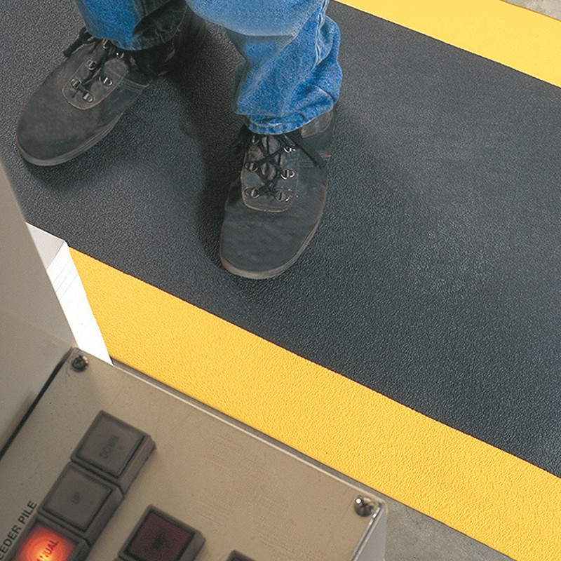 Kumfi Pebble Foam AntiFatigue Mat 1.5m x 0.9m Black/Yellow Toolstation