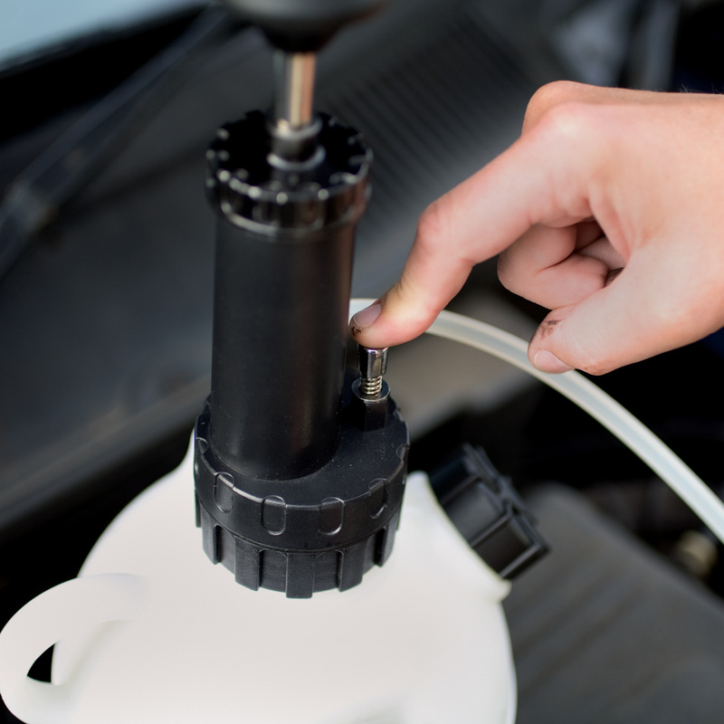 Laser Manual Pressure Brake Bleeder 2L Toolstation