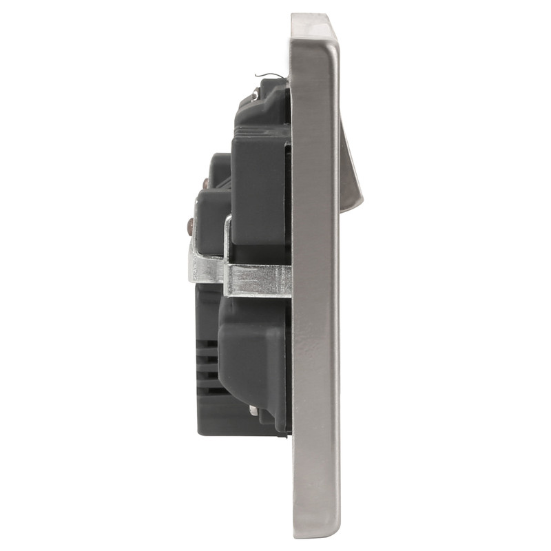 Click Deco Satin Chrome USB Switched Socket 1 x 2.1A USB Toolstation