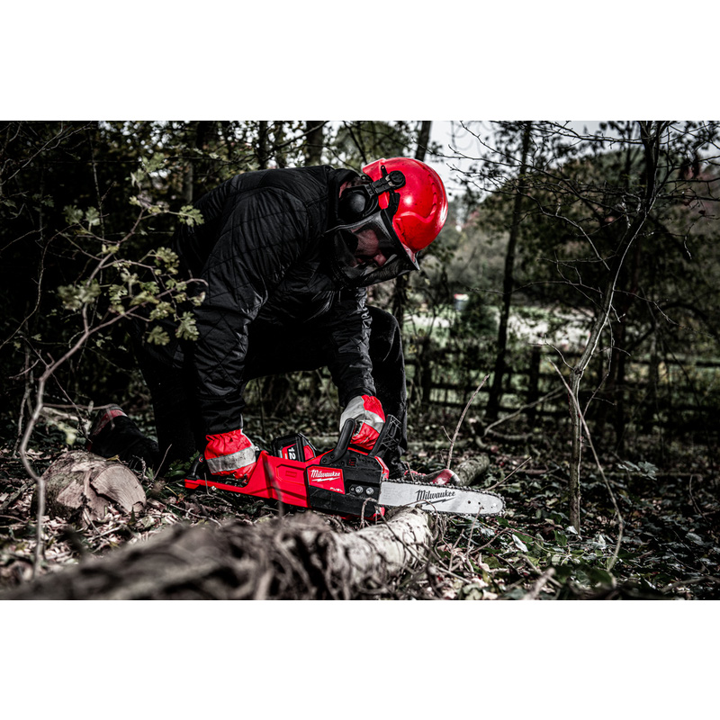 Milwaukee M18 FUEL Compact Chainsaw 1 x 12.0Ah Toolstation