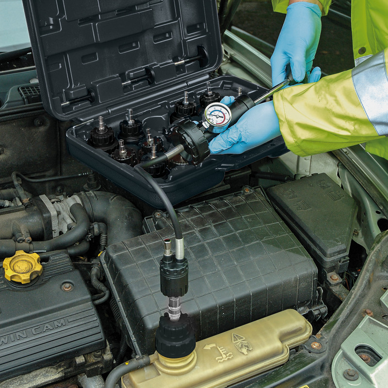 Draper Expert Radiator & Cap Pressure Test Kit 33 Piece Toolstation